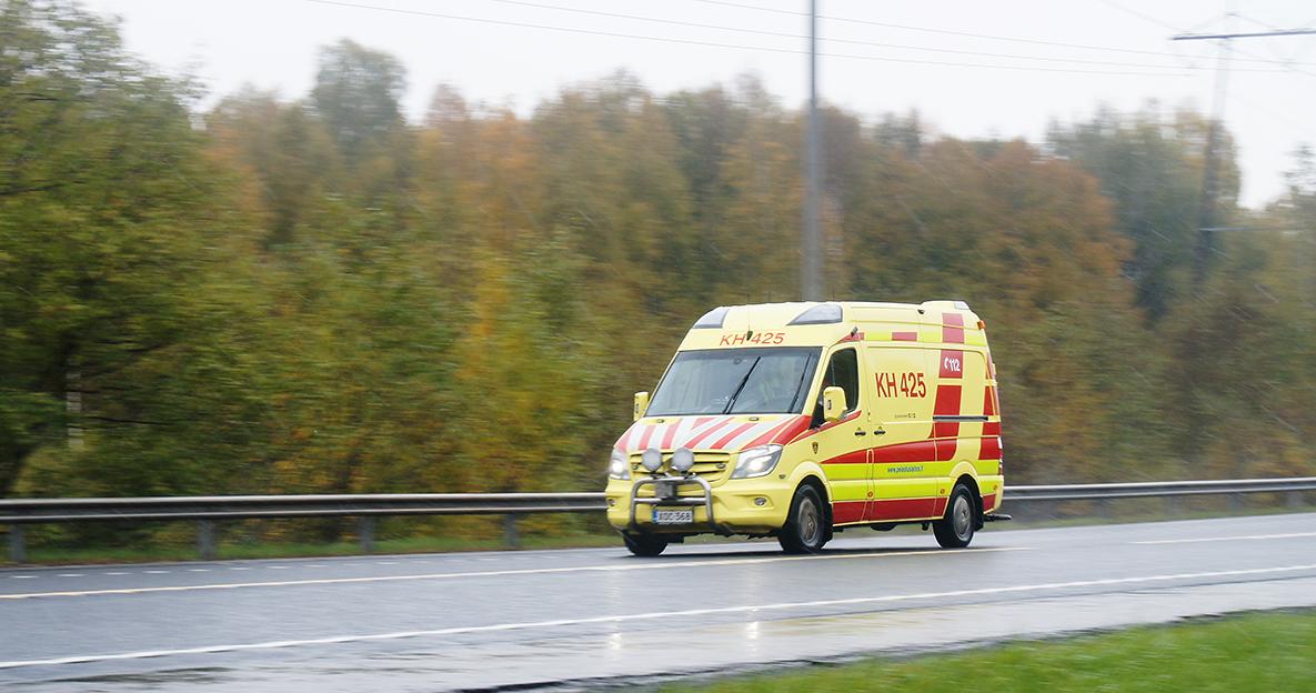 Ambulans. (Bild: Riku Mäkelä / Shutterstock)