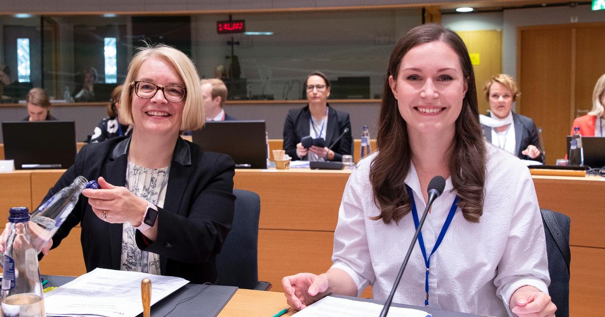 Minister Marin och Minna Kivimäki, ställföreträdare för den ständiga representanten (Foto: Europeiska unionens råd)