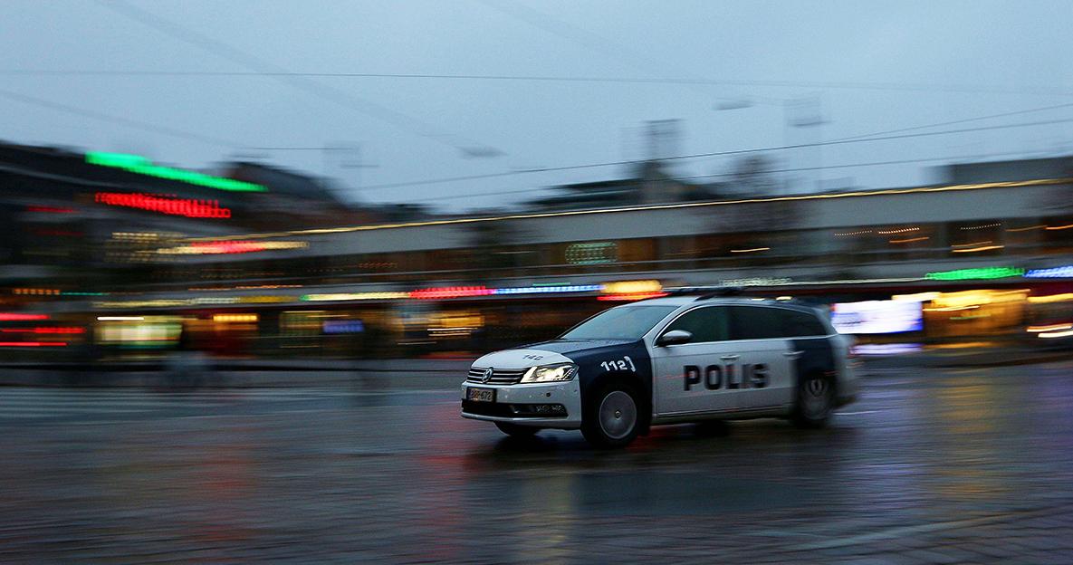 Polisbil på Mannerheimvägen i Helsingfors. (Foto: KM/Shutterstock)