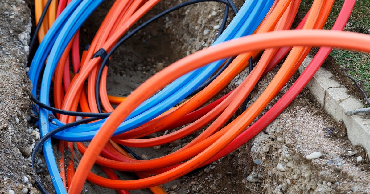 Installation of optic fibre cable. (Photo: Shutterstock)