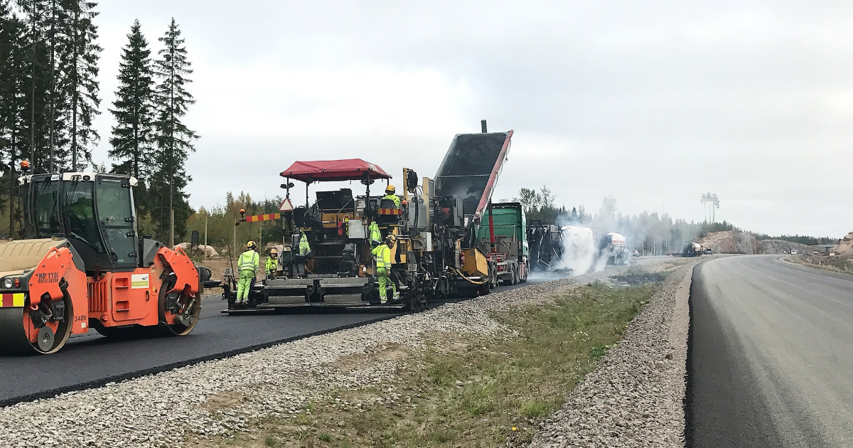 Road paving. (Photo: Finnish Transport Infrastructure Agency)
