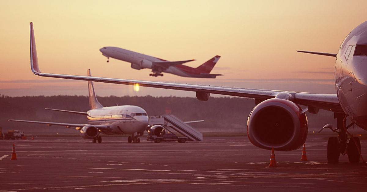 Kone lähdössä lentoon lentokentältä (Kuva: Shutterstock)