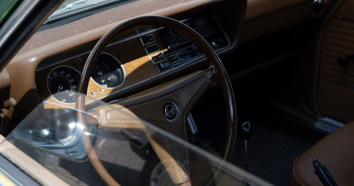 Dashboard of an old car (Photo: Shutterstock)