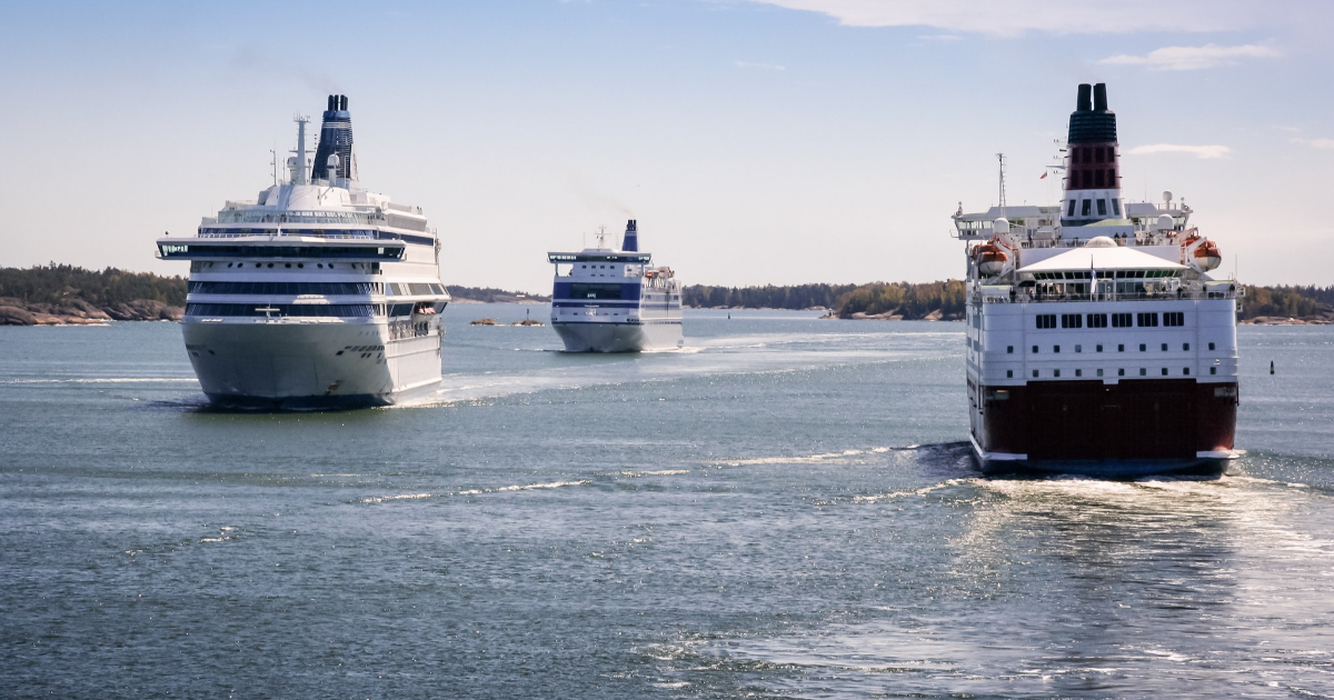 Laivat liikenneruuhkassa Itämerellä (Kuva: Teemu Tretjakov/Shutterstock)