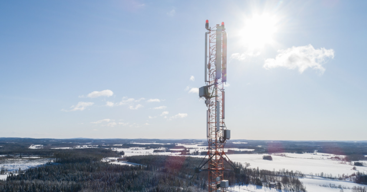 Radio mast in winter (Photo: Juha Tuomi / Rodeo)