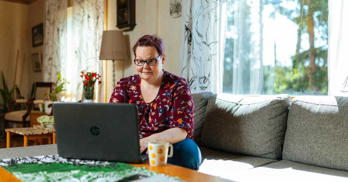 A woman working at home on a computer. (Picture: Mika Pakarinen / Keksi Agency)