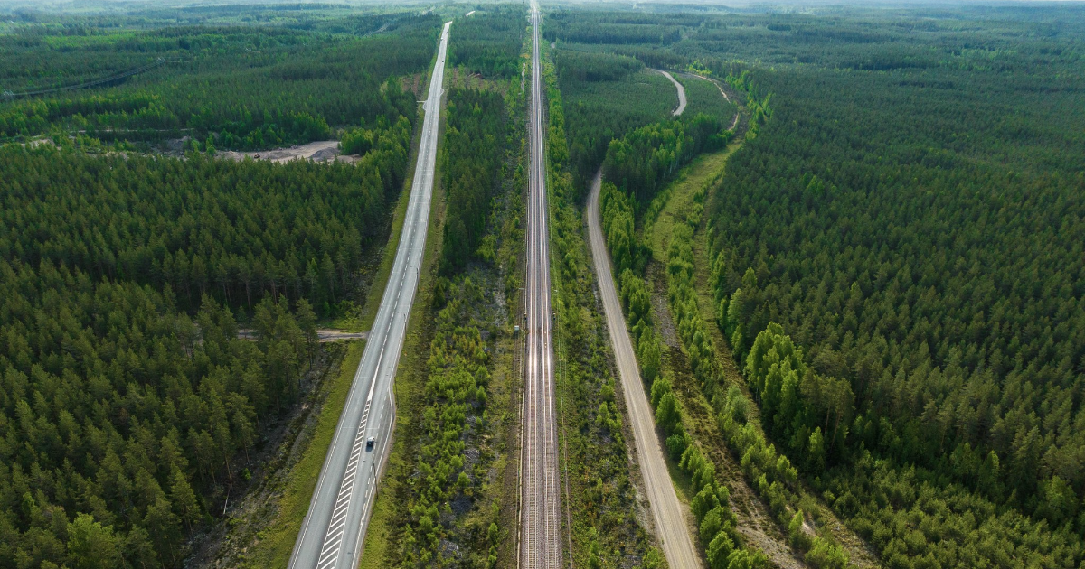 Rautatie ja maantie Luumäellä (Kuva: Markus Pentikäinen, Keksi)