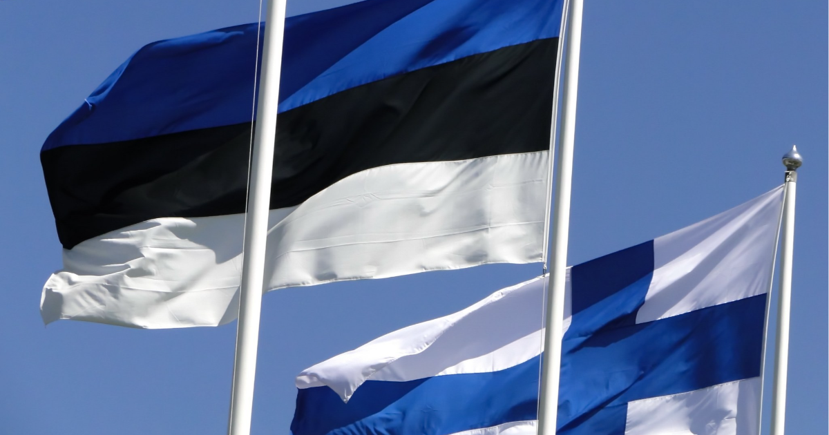 Finlands och Estlands flaggor. (Bild: Shutterstock)