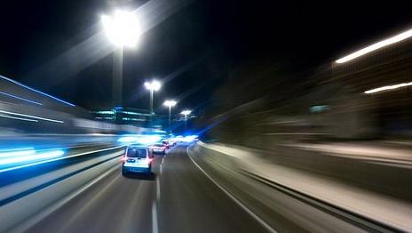 Autoja öisellä moottoritiellä (Kuva: Rodeo)