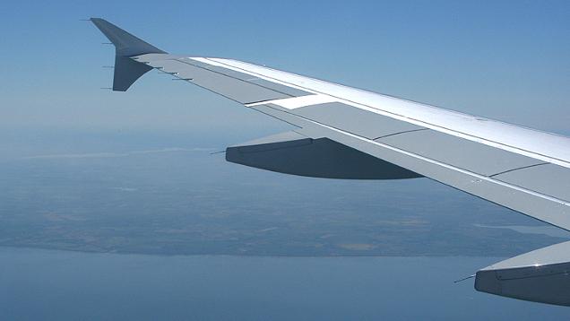 Lentokoneen siipi (Kuva: LVM)