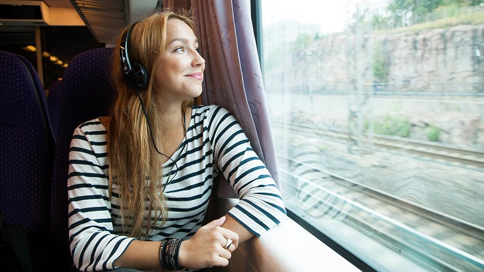 Nainen junassa (Kuva: Rodeo / Juha Tuomi)