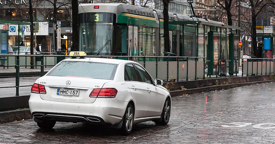 Taksi Helsingissä (Kuva: Shutterstock/Aleksei Andreev)