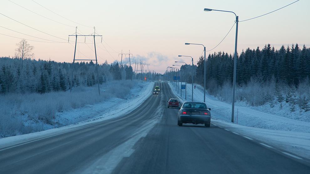 Tie, autoja, talvi (Kuva: Rodeo / Juha Tuomi)